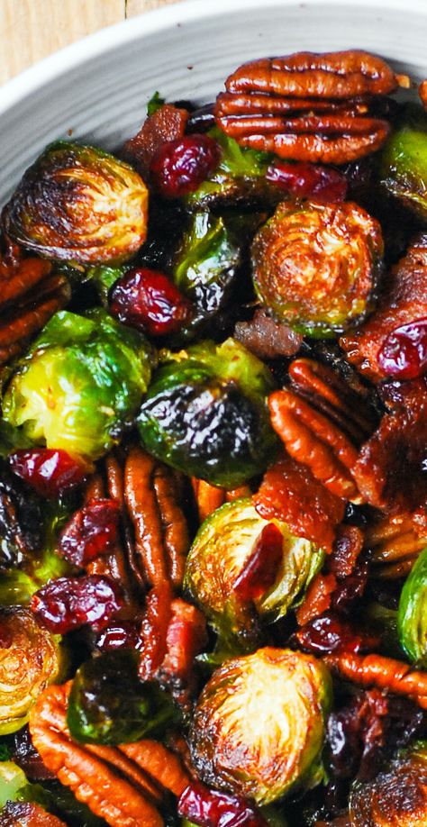 Christmas Side Dish, Veggie Side Dish Recipes, Brussels Sprouts With Bacon, Christmas Side, Christmas Side Dishes, Pasta Vegetariana, Fest Mad, Roasted Vegetable Recipes, Roasted Brussels Sprouts