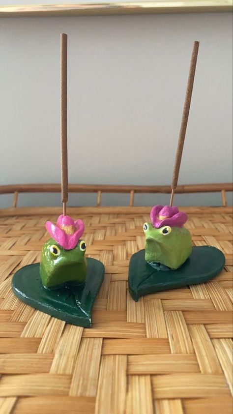 Das Clay Ideas, Diy Incense Holder, Cowboy Frog, Frog Decor, Fun Personality, Air Dry Clay Projects, Polymer Clay Jewelry Tutorials, Clay Crafts Air Dry, Pottery Crafts