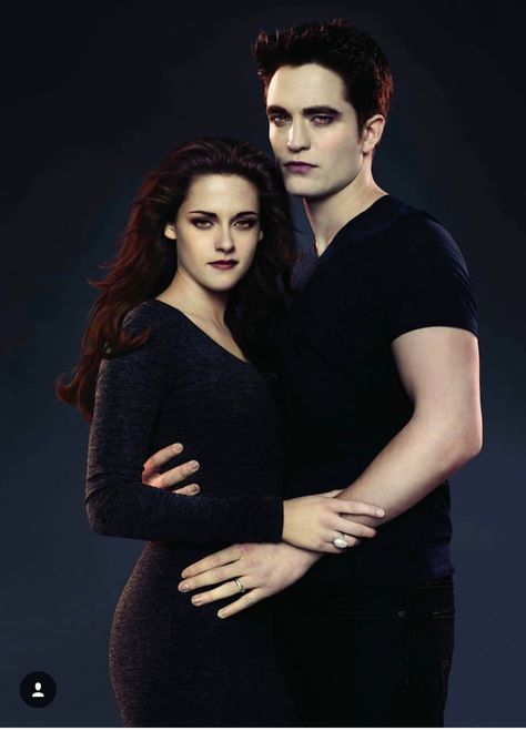 Twilight Bella And Edward, Kristen Stewart Twilight, Twilight Saga Books, Twilight Saga Breaking Dawn, Vampire Twilight, Robert Pattinson Twilight, Twilight Saga Series, Twilight Breaking Dawn, Twilight Edward