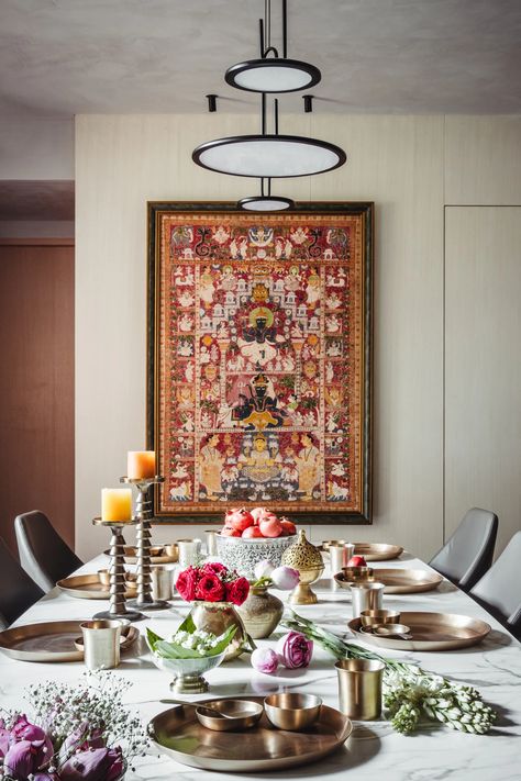 This Hyderabad home by Dev & Kaushik Architects is a love letter to generations past, with Pichwai paintings, artisanal gems and a long-held pencil sketch by the owner’s mother. Interior Design India, Arabian Decor, Bright Furniture, India Home Decor, Indian Living Rooms, Indian Home Design, Dinning Room Design, Asian Homes, Pichwai Paintings