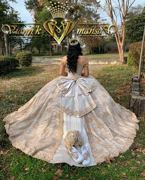 White Charro Quinceanera Dresses, Charo Quinceanera Dresses, White And Gold Quinceanera Dresses, White Quince Dress, Quinceanera Dresses Charro, Mariachi Quinceanera Dress, Champagne Quince Dresses, Lavender Quince, Vestido Charro