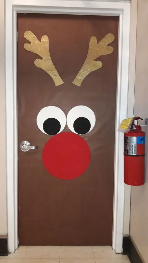 Diy Christmas Door Decorations, Door Decorations Classroom Christmas, Classroom Christmas Decorations, Diy Christmas Door, Christmas Door Decorating Contest, Christmas Classroom Door, Door Decorating Contest, Fun Christmas Decorations, Door Decorations Classroom