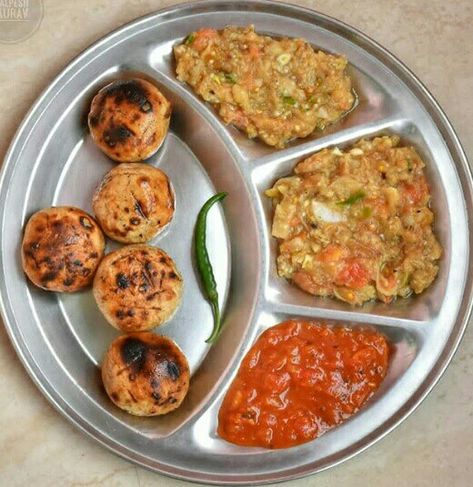 Litti Chokha Bihar, Litti Chokha, Cute Food Wallpaper, Greasy Food, Food Motivation, Handsome Celebrities, Healthy Food Motivation, Food Wallpaper, Bangles Design