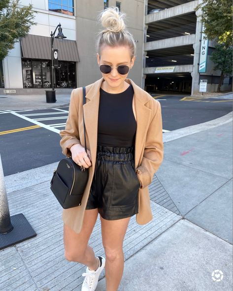 Black Leather Shorts Casual, Blazer Outfits 2022 Fall, Faux Leather Black Shorts Outfit, Leather Look Shorts Outfit, Leather Shorts Autumn Outfit, Zara Leather Shorts, Black Zara Bodysuit Outfit, Heels Shorts Outfit, Black Bodysuit And Shorts Outfit