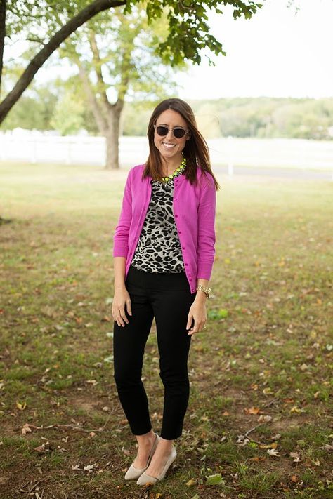 What To Wear With A Pink Cardigan, Fushia Cardigan Outfit, Colored Cardigan Outfit, Pink Cardigan Outfit Work, Hot Pink Cardigan Outfit, Pink Cardigan Outfit, Teacher Capsule Wardrobe, Look Rose, Teaching Outfits