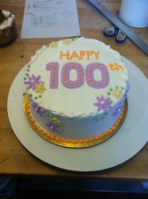 Marking a milestone. 100th birthday cake with fondant daisies 100s And 1000s Cake, Cakes For 100th Birthday, 100 Days Birthday Cake, 100 Birthday Cake Ideas, 100th Birthday Cake, 100th Birthday, Number Cakes, Floral Cake, Fondant Cakes