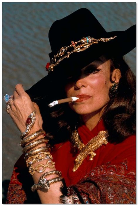 Cartier’s New Jewelry Suite Is an Ode to Cinema’s Femme Fatale and Fashion Plate María Félix Western Glam, Bijoux Art Deco, Mexican Actress, Mexican Fashion, Bridal Necklace Set, Brooke Shields, Fashion Plates, Bridal Necklace, Gold Fashion