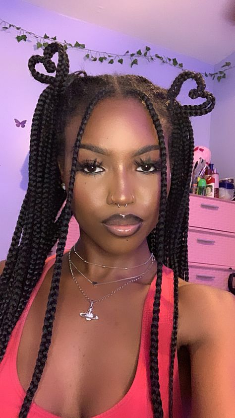 Knotless Braids  
Braids styles 
Black women Heart Shaped Braids, Poc Hairstyles, Boxbraids Hairstyle, Fire Hairstyles, Style Knotless, Knotless Styles, Styling Braids, Heart Braids, Black Box Braids