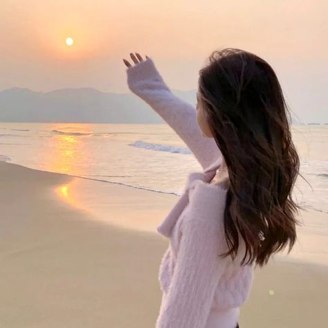 Wallpaper Photoshoot, Photoshoot Pictures, Aesthetic Egirl, Korean Picture, Spring Pictures, Summer Ocean, Scenery Background, Korean Ulzzang, Beach Pictures Poses