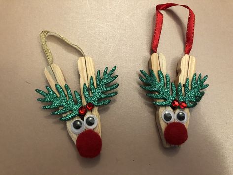 Clothes Pin Ornaments Diy, Clothes Pin Christmas Crafts, Closepin Crafts, Christmas Button Crafts, Clothes Pin Ornaments, Clothespin Ornaments, Clothespin Crafts Christmas, Clothespin Diy Crafts, Clothespin Art