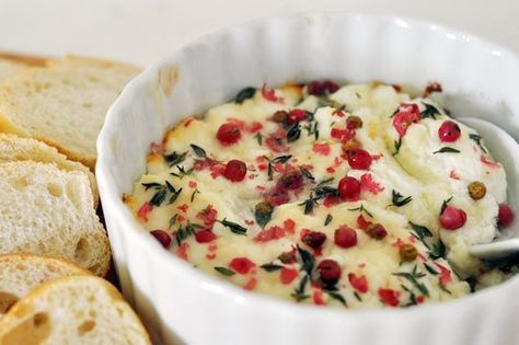 Appetizer Recipes: Pink Pepper Goat Cheese Spread & Olives Appetizer Recipes Cold, Goat Cheese Spread, Cold Appetizers Easy, Appetizer Table, Fancy Appetizers, Quick Bites, Christmas Recipes Appetizers, Olive Recipes, Pink Peppercorn