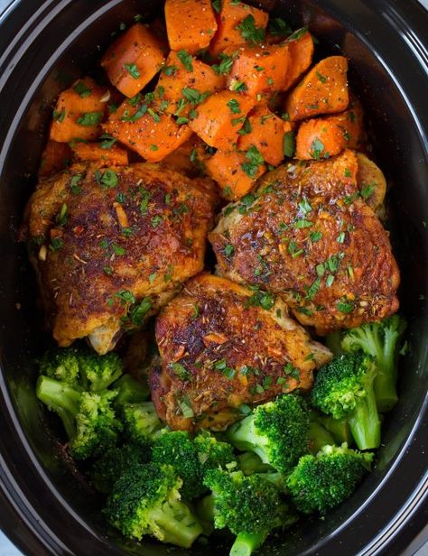 Slow Cooker Kip, Sweet Potatoes And Broccoli, Chicken With Sweet Potatoes, Potatoes And Broccoli, Chicken Crockpot Recipes Healthy, Slow Cooker Chicken Thighs, Crock Pot Potatoes, Easy Chicken Breast, Cauliflower Cheese