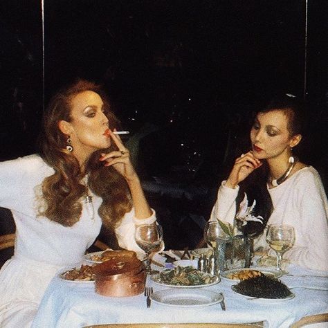 Jerry Hall 70s, Marie Helvin, Rock N Roll Aesthetic, Mr Chow, 70s Glamour, Jerry Hall, Studio 54, Cover Girl, 70s Style