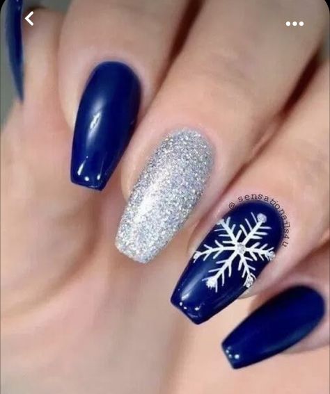 Blue Christmas Nails, Holiday Acrylic Nails, New Years Nail Designs, Christmas Gel, Nagellack Trends, May Nails, Holiday Nail Designs, Winter Nails Acrylic, Cute Christmas Nails