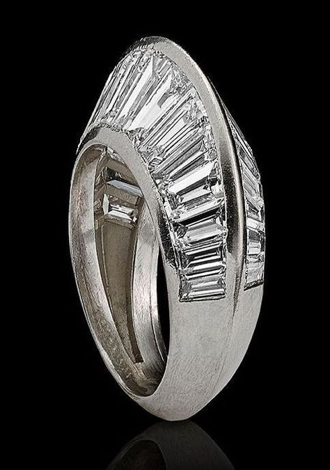 A geometric platinum and diamond ‘Crête’ ring designed by Suzanne Belperron for René Boivin, with thirty tapering trapezoidal diamonds, the two rows of diamonds arranged vertically and sloping towards each other, creating a crest. Paris, 1932. Certified by Francoise Cailles. Art Deco Jewelry Rings, Suzanne Belperron, Jewelry Appraisal, Vintage Diamond Rings, Jewellery Shop, Jewellery Store, Deco Jewelry, Gems Jewelry, Art Deco Jewelry