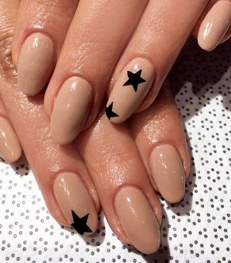 Want a cool nail design that's not fussy? We've rounded up 10 simple nail designs that even you can re-create. Nail Designs Simple, Round Nail Designs, Sns Nails Colors, May Nails, Thanksgiving Nails, Round Nails, Nail Tattoo, Simple Nail, Star Nails