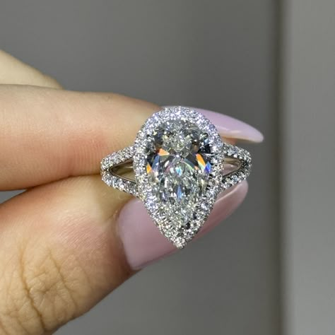 Engagement Rings Celebrity, Engagement Rings Expensive, 2023 Rings, Aesthetic Wedding Ring, Dreamy Rings, Cinderella Engagement Rings, Most Expensive Engagement Ring, Big Diamond Engagement Rings, Cushion Cut Wedding Rings