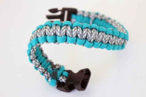 DIY: Paracord Dog Collar – Fashion meets Food Dog Collar Diy Tutorials, Paracord Dog Collar, Paracord Dog Leash, Paracord Braids, Diy Dog Collar, Paracord Dog Collars, Collars Diy, Fancy Dog, Paracord Projects