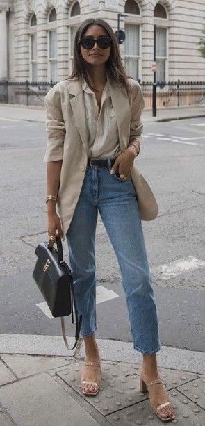 20 Women Spring Outfits for Work #springoutfits Hannah Cocobeautea, Beige Blazer Outfit, Moda Over 40, Blazer Outfits Casual, Spring Work, 2022 Style, Outfits Woman, Chique Outfits, London Spring