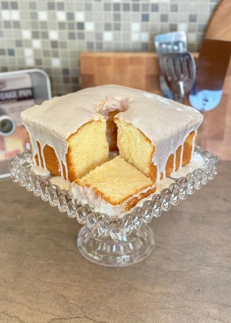 7up Cake Recipe, 7up Pound Cake, Tube Cake Pan, Coconut Pound Cakes, Butter Pound Cake, Moist Pound Cake, Chocolate Pound Cake, Sour Cream Pound Cake, Cream Cheese Pound Cake