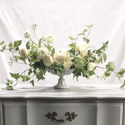 Elegant Wedding Bouquets, Wedding Floral Centerpieces, White Wedding Flowers, Bouquet Arrangements, Wedding Table Centerpieces, Flower Centerpieces, Floral Centerpieces, Wedding Florals, Wedding Floral