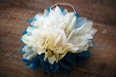 Parties, celebrations, and giant tulle flowers: a dream combo. We love these retro paper pom poms, they're easy to make and create amazing impact. Tulle Flowers Diy, Pom Pom Tutorial, Big Paper Flowers, Diy Tulle, Tissue Flowers, Paper Pom Poms, Tulle Flowers, Tissue Paper Flowers, Giant Paper Flowers