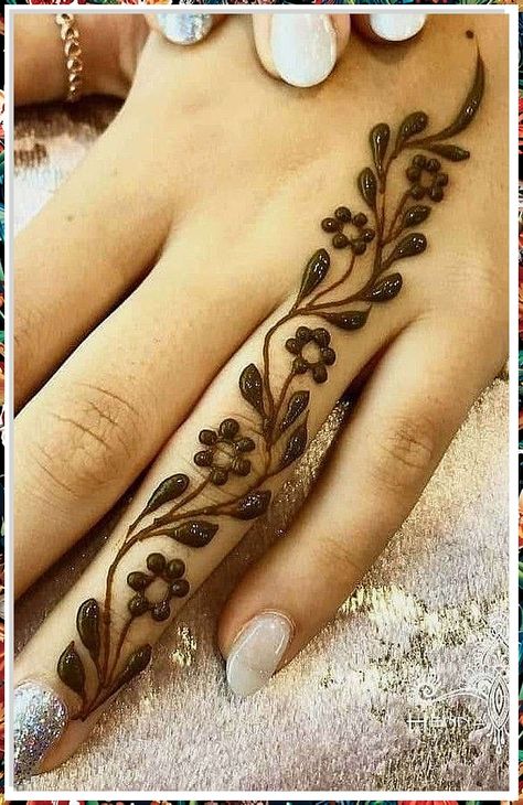 Looking for inspiration for beautiful and simple henna designs? Look no further! Explore a variety of stunning henna patterns and get creative with your next henna design. Whether you're a beginner or a seasoned pro, these simple henna designs are sure to impress. Check them out now! Jewish Henna Designs, Simple Flower Henna Designs, Hippy Henna, Hena Arts, Beginner Mehndi Designs, Basic Henna Designs, Butterfly Henna Designs, Kids Mehndi Designs, Simple Henna Patterns