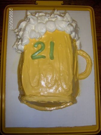 Beer Mug - Here is a cake that I made in the shape of a beer mug. It was for a friend's 21st birthday! Enjoy. Any suggestions? Beer Shaped Cake, Beer Mug Cake, Happy Beer, Home Cooked Food, Comfort Home, 21st Cake, Cake Drawing, Beer Cake, Cooked Food