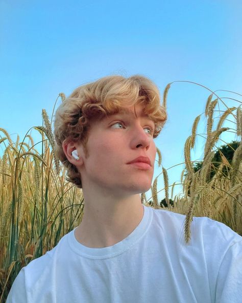 Blonde Hair And Blue Eyes Boy, Blue Eyes Blonde Hair Guys, Boys With Blonde Hair And Blue Eyes, Blond Boy Aesthetic, Oc Couple, Guys With Green Eyes, Boys With Green Eyes, Cute Goals, Green Eyes Blonde Hair