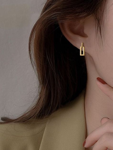 Gold Earrings Designs Modern Simple, Trendy Earrings 2024, Extravagant Chandeliers, Gold Simple Earrings, Latest Gold Earrings Designs, Trendy Gold Earrings, Chandeliers Earrings, Modern Gold Earrings, Minimalist Jewelry Earrings