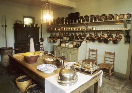 The Georgian House, Charlotte Square. kitchen Victorian Kitchens, Georgian Kitchen, Unfitted Kitchen, Georgian Interiors, Georgian House, English Interior, Victorian Kitchen, Basement Kitchen, Georgian Homes