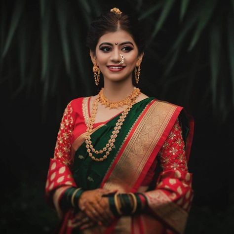 Navari Poses, Marathi Bridal Look, Thushi Necklace, Maharashtrian Brides, Engagement Looks, Maharashtrian Jewellery, Marathi Bride, Engagement Look, Marathi Wedding