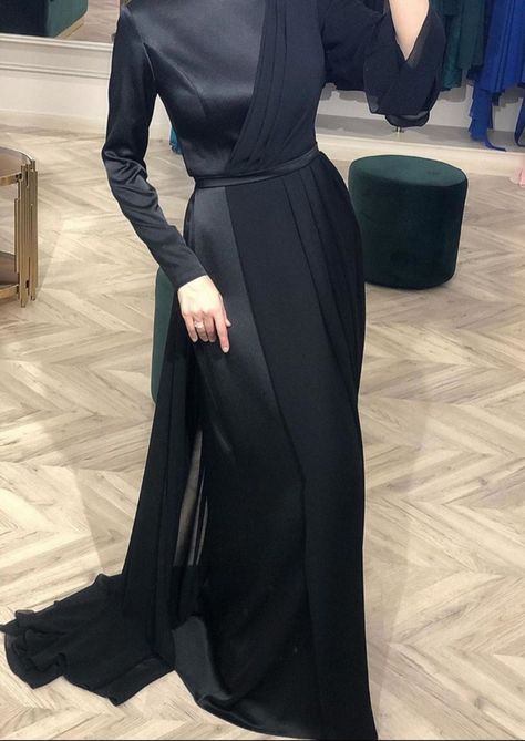 Modest Black Evening Gown, Hijabi Dresses Soiree Black, Business Formal Dresses For Women, Hijab Formal Dress, Elegant Hijab Dress, Black Dress Hijab, Black Hijab Dress, Long Sleeve Maxi Dresses, Baju Kahwin