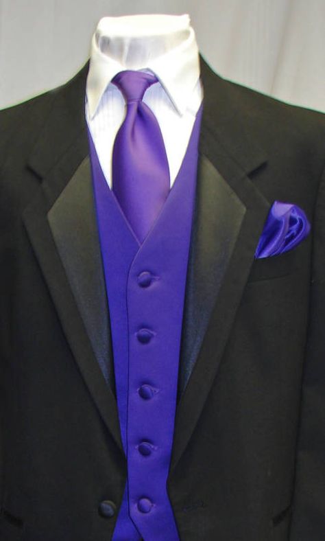 Black and Purple Tuxedo Black Suit With Purple Accents, Purple Prom Tux, Purple Tuxedo For Prom, Lsu Painting, Purple Prom Couple, Purple Prom Suit, Quinceanera Blue, Tux Prom, Purple Tuxedo