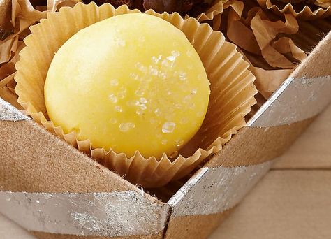 White Chocolate Limoncello Truffles Lemon Cello Recipe, Sweet Truffles, Truffle Recipes, Limoncello Recipe, Boozy Desserts, Dinner Dessert, Truffle Recipe, Quick And Easy Recipes, Creamy Chocolate