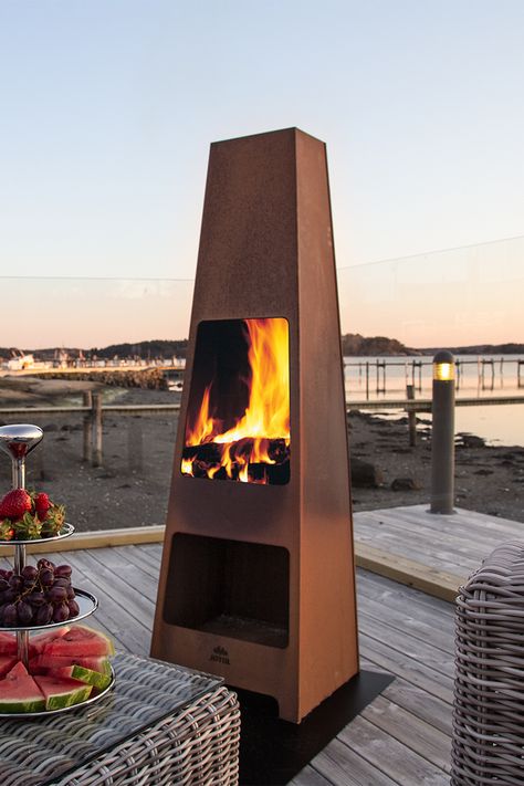 Jøtul Loke is a tall outdoor fireplace with a brown and rustic finish in corten steel, and has a chamber for storing wood logs. Outdoor Wood Fireplace, Wood Fireplaces, Wood Fireplace, Fireplace Ideas, Modern Fireplace, Corten Steel, Outdoor Wood, Fire Pits, Outdoor Fireplace