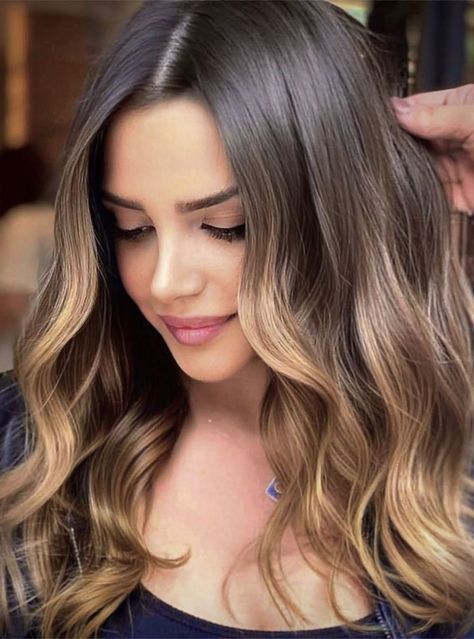 Dark Brown Hair Colour Ideas - Which One Is Perfect For You? Hair Color Pictures, Blond Balayage, Brunette Balayage Hair, Brown Hair Balayage, Blonde Hair With Highlights, Hair Color Highlights, Balayage Brunette, Brown Blonde Hair, Hair Color Balayage