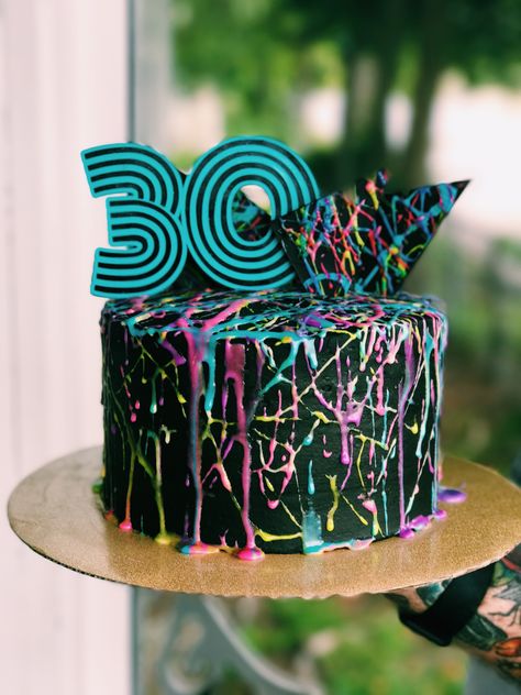 80s Food Ideas Themed Parties, 80s Theme Cake, 1980s Cake, 40th Birthday Cake For Women, 50th Birthday Cake For Women, 80s Party Decorations, 80s Birthday Parties, 30th Birthday Themes, 80 Birthday Cake