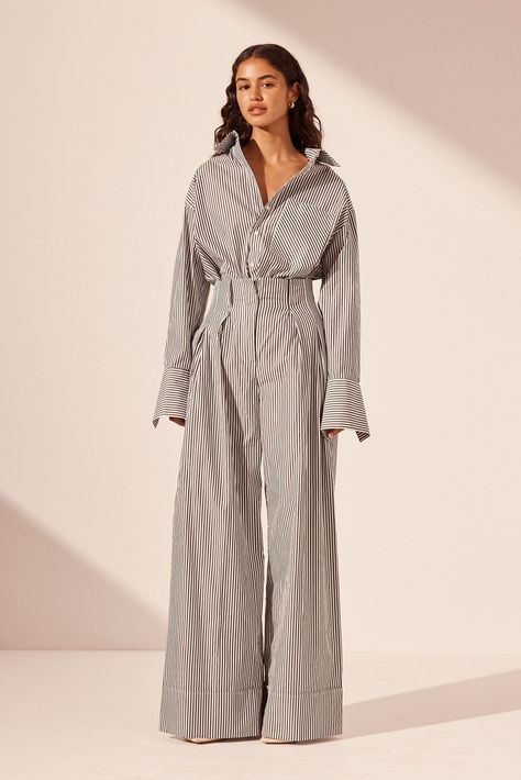 JAYDE HIGH WAISTED RELAXED PANT | DARK NAVY/IVORY | PANTS | SHONA JOY Modest Outfits Pants, Two Piece Outfits Pants, Ivory Pants, Bow Jeans, Feather Gown, Two Piece Set Pants, Color Combos Outfit, Boujee Outfits, Relax Pants