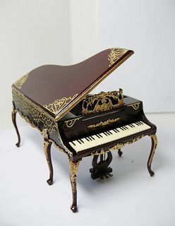 https://www.flickr.com/photos/50655402@N03/6837309533/in/set-72157625743648239 Miniature Instruments, Miniature Piano, Antique Piano, Music Museum, Piano Art, Old Pianos, Piano Room, Miniature Rooms, Music Artwork