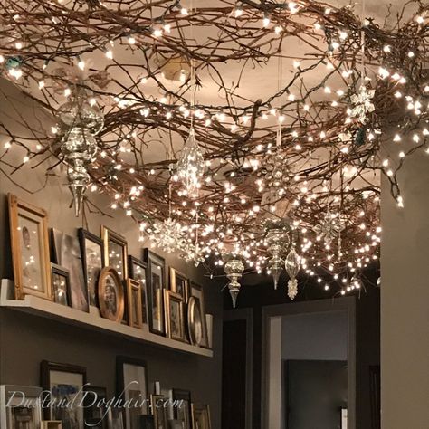 Christmas Ceiling Decorations Ideas, Christmas Lights On House, Takken Decor, Christmas Ceiling Decorations, Christmas Hallway, Christmas Lights Outside, Christmas House Lights, Branch Decor, Indoor Christmas