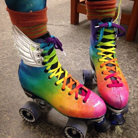 Roller Skate Shoes, Roller Girl, Burton Snowboards, Neon Rainbow, Skater Girls, Skateboard Art, Kitesurfing, Roller Derby, Roller Skate