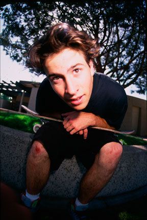 Jason Lee when he was a wee little skater boy Jason Lee Skateboarding, 90s Skater Photography, Jason Lee Mallrats, Jason Lee 90s, 2000s Boy Aesthetic, 2000s Skater Boy, 90s Skaters, 90s Skater Boy, Skater Guys