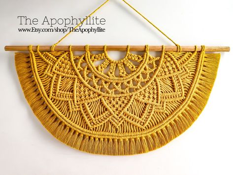 Half Mandala Design, Circle Macrame Wall Hanging, Macrame Circle, Half Mandala, Macrame Wall Hanging Tutorial, Macrame Mandala, Wall Hanging Designs, Boho Crafts Diy, Macrame Wall Hanging Diy