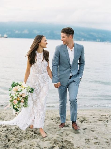 25 Stylish Beach Groom Looks That Inspire Organic Bouquet, Beach Groom, Beach Wedding Men, Beach Wedding Groom, Beach Wedding Attire, Groom Wedding Attire, Western Wedding Dresses, Wedding Outfit Men, Modern Wedding Photography