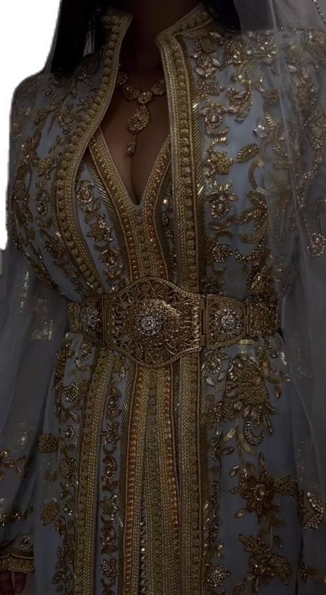 Morroco Traditional Clothes, Wedding Dresses Moroccan, Traditional Arabic Wedding Dress, Moroccan Bride Dress, Arabic Dress Traditional, Blue And Gold Dresses, Moroccan Wedding Aesthetic, Moroccan Dress Modern, Arabian Princess Dress