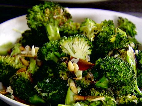 Ina Garten's roasted broccoli with garlic, pine nuts & parm. One of my favorite dishes year round! @Abu mnsar Saad Network Pan Fried Broccoli, Oven Roasted Broccoli, Parmesan Roasted Broccoli, Broccoli Sauteed, Roasted Broccoli Recipe, Garlic Roasted Broccoli, Parmesan Broccoli, Broccoli Recipe, Garlic Recipes