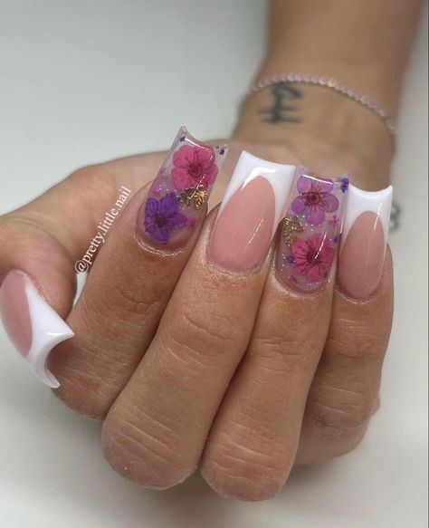 Enscuplted Acrylic Nails, Floral Encapsulated Nails, Incapcilated Nails Flowers, Flower Encapsulated Nails, Short Encapsulated Nails, Encapsulated Flower Nails, French Tip Flower Nails, Encapsulated Nails Flowers, French Tip Flower