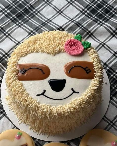 Sloth Cake, Sloth Cakes, Cake Designs For Kids, Animal Birthday Cakes, Sloth Birthday, Funny Birthday Cakes, Animal Cakes, Creative Birthday Cakes, Character Cakes