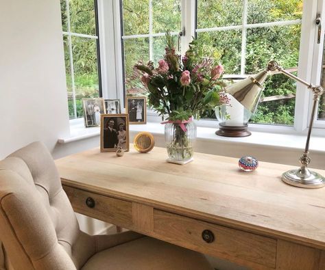 Bay Window Desk Ideas Offices, Bay Window Desk Ideas, Desk Bay Window, Bay Window Desk, Window Desk, Window Living Room, Bay Window Living Room, Sunrooms, New Living Room